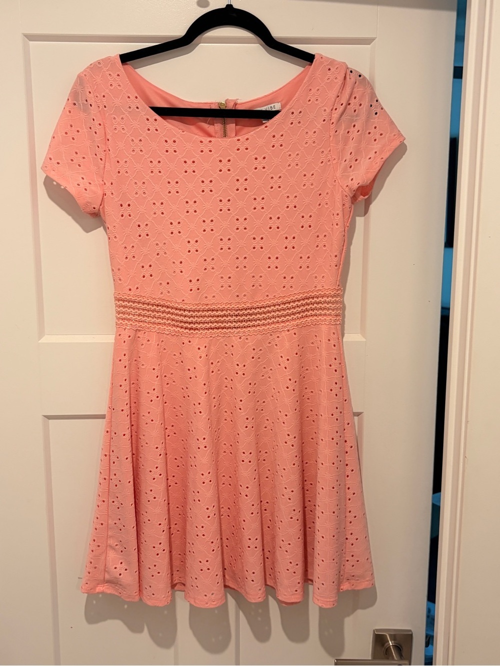 Nwot Juniors size 7 Eyelet Knit Dress with Scalloped Waist